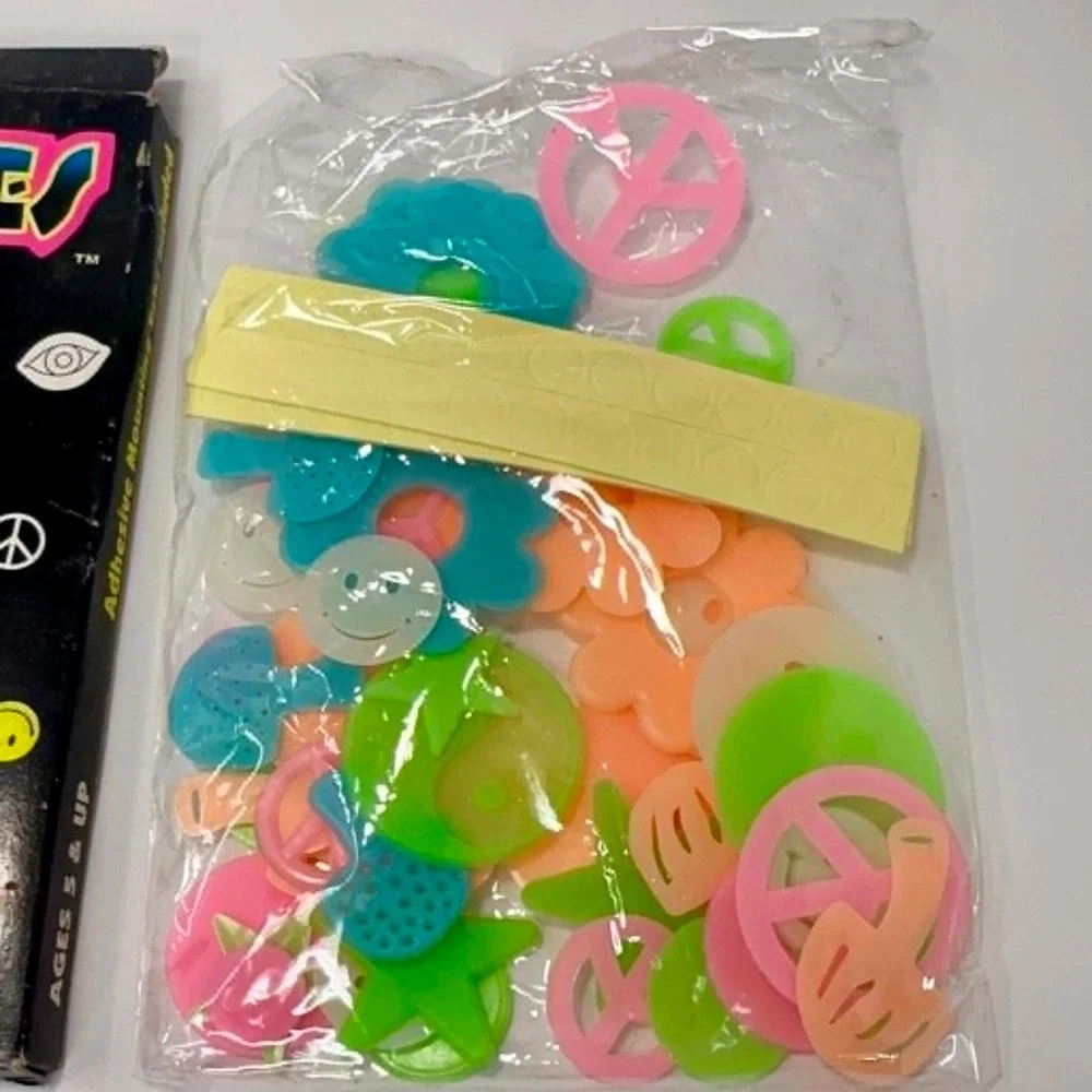 VTG 1997 Spencer Gifts Lummaveries Glow Sixties Pack Y2K Rave Room Decor Smiley